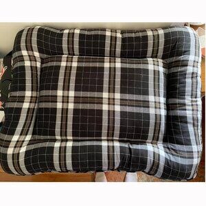 Cat Bed: NWT Classic Pillow Black Plaid Pet Bed, Medium